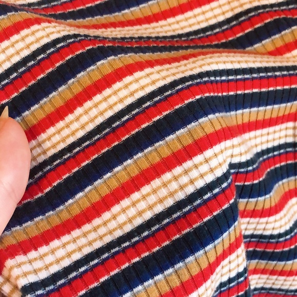 Striped T-shirt with heart cut out - Picture 3 of 3